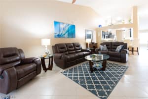 760 Wiggins Lake Dr, Naples, FL 34110, Sold 12/24/20