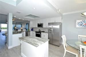 13105 Vanderbilt Dr, Naples, FL 34110, Sold 03/12/21