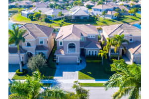 1661 Serrano Cir, Naples, FL 34105, Sold 04/21/21