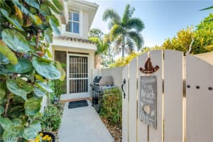419 Emerald Bay Cir, Naples, FL 34110, Sold 04/30/21