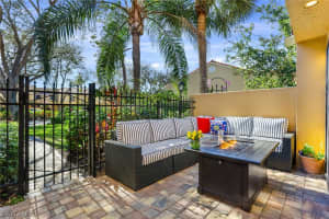 566 Beachwalk Cir, Naples, FL 34108, Sold 04/23/21