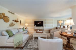 101 Clubhouse Ln, Naples, FL 34105, Sold 04/27/21