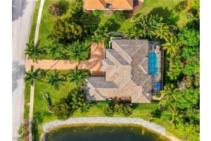 7330 Stonegate Dr, Naples, FL 34109, Sold 04/21/21