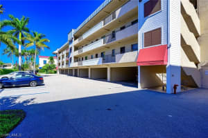 803 River Point Dr, Naples, FL 34102, Sold 04/23/21
