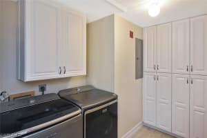 3041 Sandpiper Bay Cir, Naples, FL 34112, Sold 04/09/21