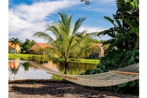 586 Beachwalk Cir, Naples, FL 34108, Sold 04/07/21