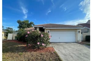 5038 Eclipse Ct, Naples, FL 34104, Sold 05/14/21