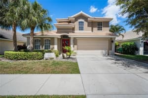 6756 Southern Oak Ct, Naples, FL 34109, Sold 05/28/21