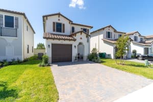 9041 Madrid Cir, Naples, FL 34104, Sold 06/11/21