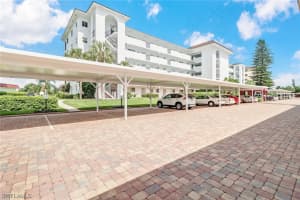 29 High Point Cir E, Naples, FL 34103, Sold 08/06/21