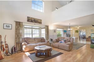 3201 Carriage Cir, Naples, FL 34105, Sold 08/24/21