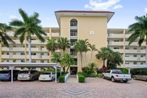 21 High Point Cir E, Naples, FL 34103, Sold 08/25/21