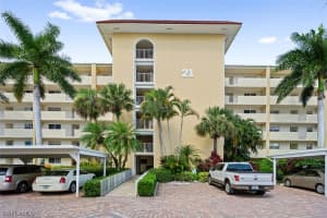 21 High Point Cir E, Naples, FL 34103, Sold 08/31/21