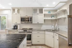 527 E Gulf Dr UNIT 207, Sanibel, FL 33957, Sold 10/05/21