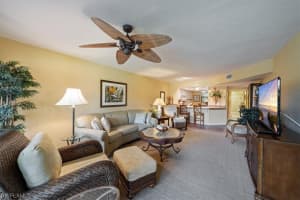 511 Lake Louise Cir, Naples, FL 34110, Sold 10/08/21