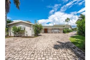 745 16th Ave S, Naples, FL 34102, Sold 05/04/22