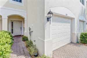 977 Hampton Cir, Naples, FL 34105, Sold 11/09/21