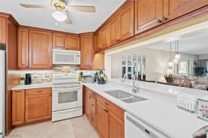 5724 Deauville Cir, Naples, FL 34112, Sold 12/03/21