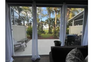 832 Hampton Cir, Naples, FL 34105, Sold 12/09/21