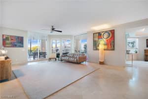 285 Grande Way, Naples, FL 34110, Sold 12/30/21