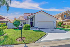 1262 Naples Lake Dr, Naples, FL 34104, Sold 02/04/22