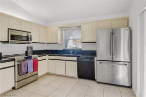 1262 Naples Lake Dr, Naples, FL 34104, Sold 02/04/22