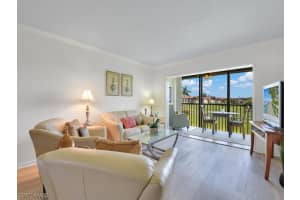 57 High Point Cir S, Naples, FL 34103, Sold 02/03/22