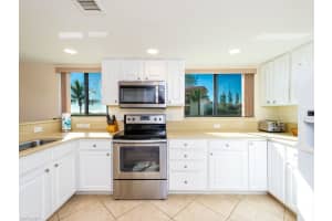 671 E Gulf Dr, Sanibel, FL 33957, Sold 05/03/22