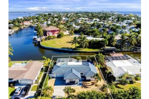 5 Glenview Manor Dr, Fort Myers Beach, FL 33931, Sold 12/30/21