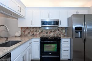 9285 Lake Park Dr APT 201, Fort Myers, FL 33919, Sold 01/14/22