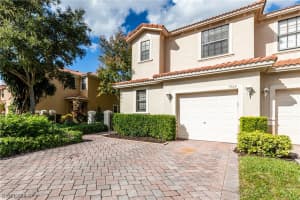 7564 Bristol Cir, Naples, FL 34120, Sold 01/12/22
