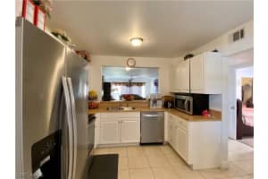 1302 Derbyshire Ct, Naples, FL 34116, Sold 01/27/22