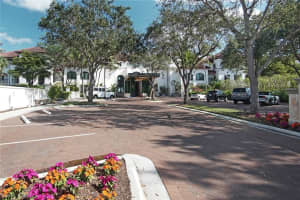 221 9th St S, Naples, FL 34102, Sold 01/14/22
