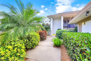 560 Retreat Dr, Naples, FL 34110, Sold 03/31/22