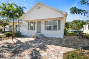 478 Leawood Cir, Naples, FL 34104, Sold 02/15/22