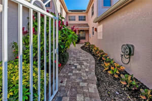 524 Lake Louise Cir, Naples, FL 34110, Sold 02/10/22