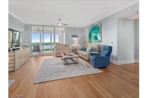 285 Grande Way, Naples, FL 34110, Sold 05/03/22
