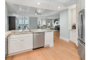 285 Grande Way, Naples, FL 34110, Sold 05/03/22