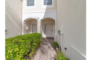 953 Hampton Cir, Naples, FL 34105, Sold 02/16/22