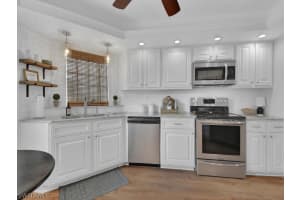 9840 Luna Cir e 102, Naples, FL 34109, Sold 03/25/22