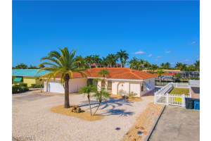 31 Fairview Blvd, Fort Myers Beach, FL 33931, Sold 03/18/22