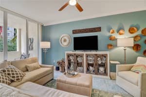 401 Bayfront Pl, Naples, FL 34102, Sold 05/13/22