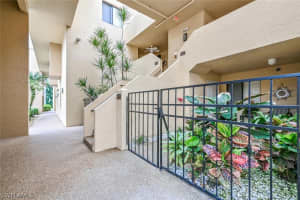 592 Beachwalk Cir, Naples, FL 34108, Sold 04/15/22