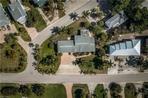 909 San Carlos Dr, Fort Myers Beach, FL 33931, Sold 06/01/22