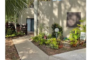 125 Pinebrook Dr, Fort Myers, FL 33907, Sold 04/18/22
