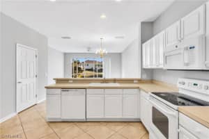 1104 Oxford Ln, Naples, FL 34105, Sold 03/25/22
