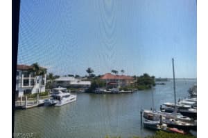 805 River Point Dr, Naples, FL 34102, Sold 03/24/22