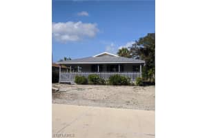 685 107th Ave N, Naples, FL 34108, Sold 04/29/22