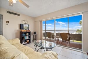 2350 W First St APT 402, Fort Myers, FL 33901, Sold 04/13/22