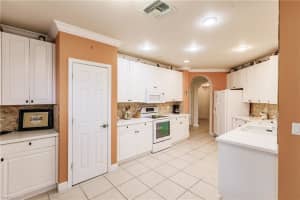 5580 Berkshire Dr APT 104, Fort Myers, FL 33912, Sold 04/18/22